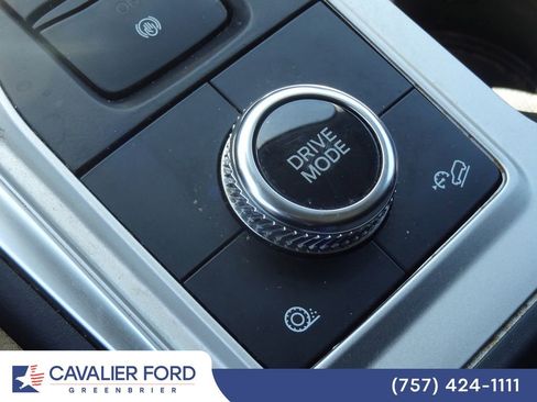 Used 2023 Ford Explorer Limited w/ Equipment Group 301A AWD/4WD image 15