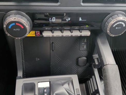 Used 2024 Toyota Tacoma SR5 w/ SR5 Upgrade Package AWD/4WD image 26
