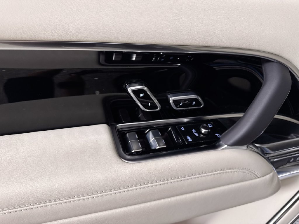 New 2026 Land Rover Range Rover Autobiography AWD/4WD image 12