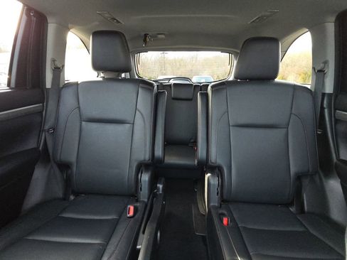 Used 2019 Toyota Highlander Limited Platinum image 25