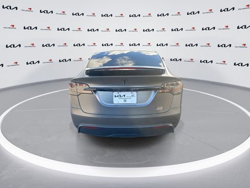 Used 2022 Tesla Model X Plaid image 7