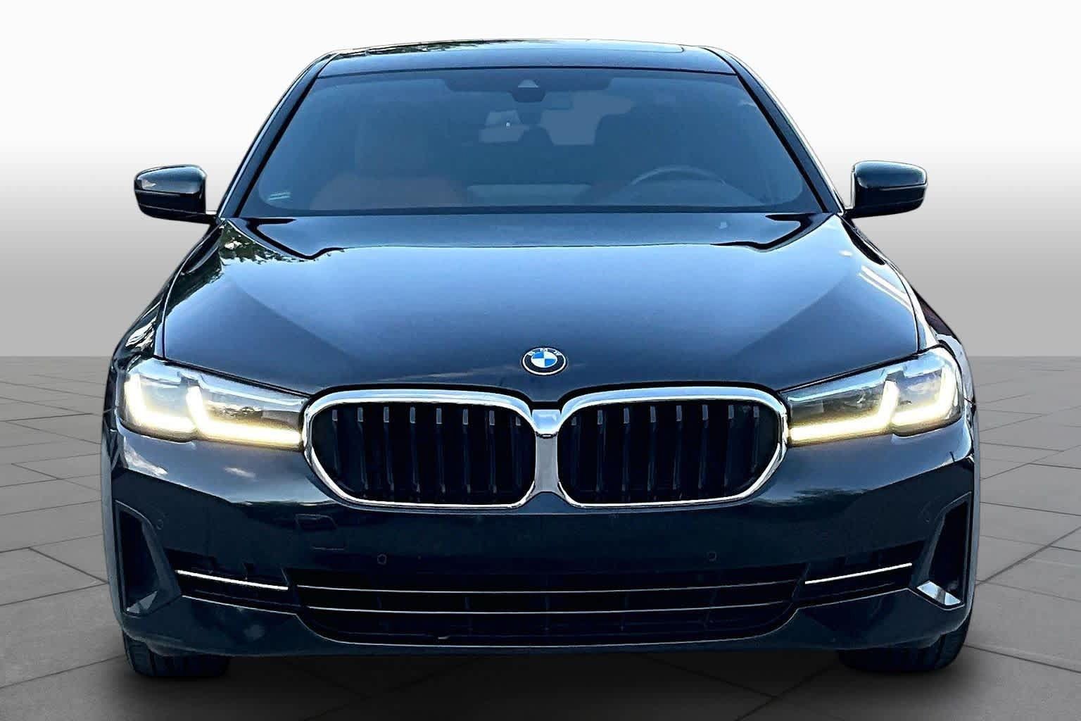 Used 2021 BMW 530e w/ Premium Package RWD image 4