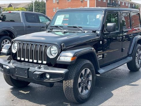 Used 2018 Jeep Wrangler Unlimited Sahara AWD/4WD image 10