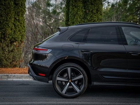 Used 2023 Porsche Macan Turbo image 13