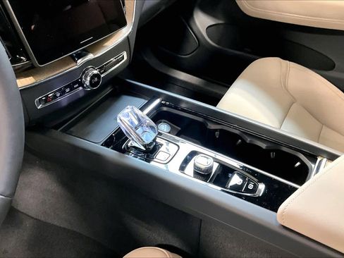 New 2026 Volvo XC60 B5 Plus w/ Protection Package Premier AWD/4WD image 10