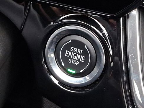 Used 2025 Chevrolet Trax RS w/ Sunroof Package image 22