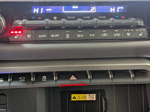 Used 2023 Toyota Sequoia Platinum image 27