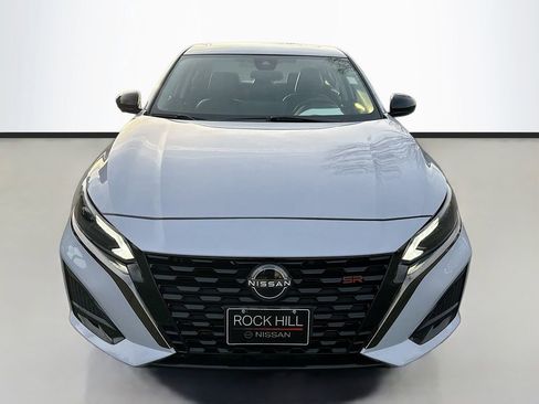 Used 2024 Nissan Altima 2.0 SR image 2