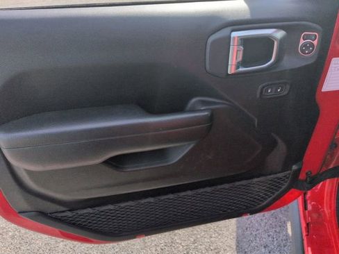 Used 2025 Jeep Wrangler Rubicon image 12