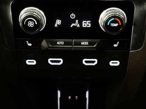 Used 2021 GMC Yukon SLT w/ SLT Premium Package AWD/4WD image 27