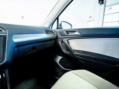 Used 2020 Volkswagen Tiguan SE w/ Panoramic Sunroof Package image 49