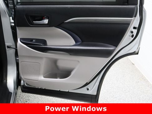 Used 2018 Toyota Highlander Limited image 39