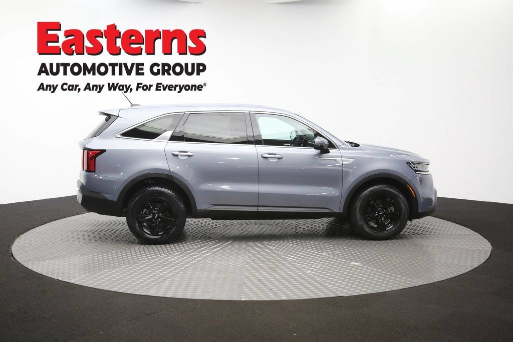 Used 2023 Kia Sorento LX AWD/4WD image 43