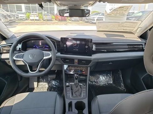 New 2026 Volkswagen Jetta SE FWD image 8
