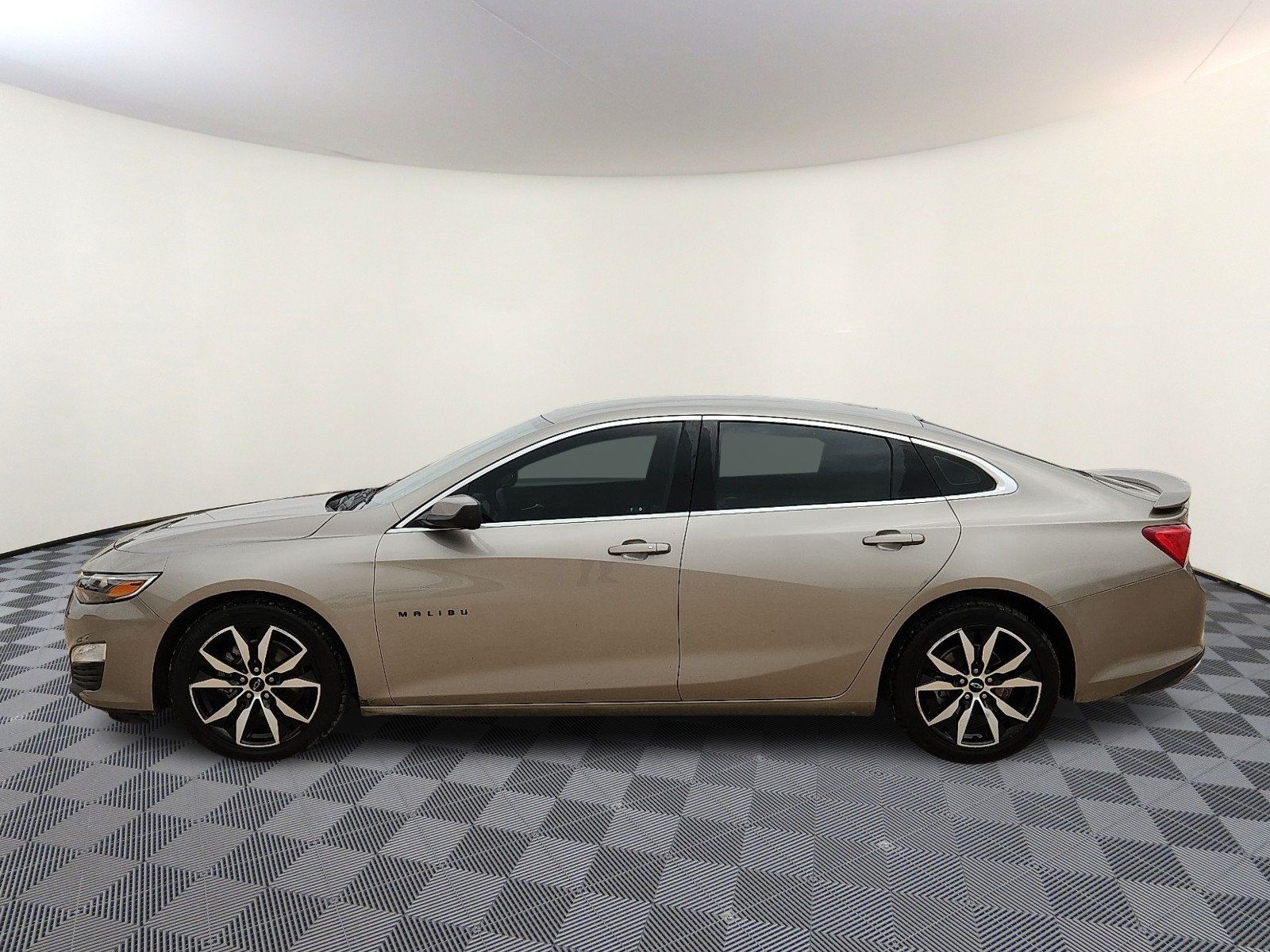 Used 2022 Chevrolet Malibu RS FWD image 2