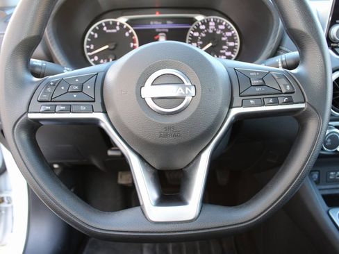 Used 2025 Nissan Sentra SV image 11