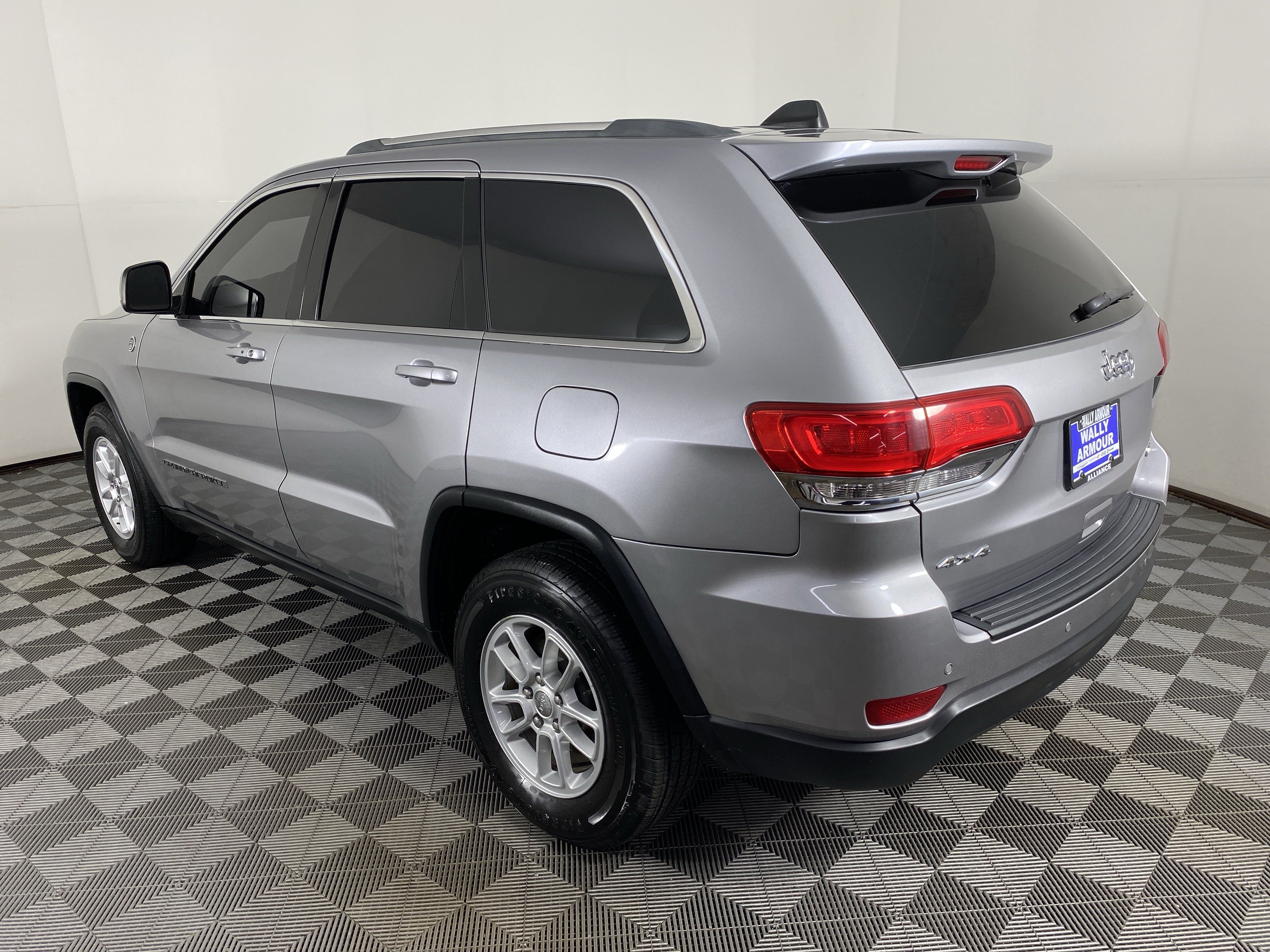 Used 2018 Jeep Grand Cherokee Laredo AWD/4WD image 9