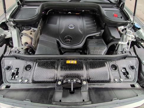 Used 2024 Mercedes-Benz GLS 450 4MATIC image 15