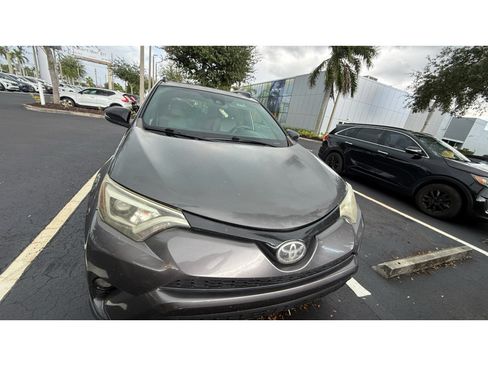 Used 2017 Toyota RAV4 SE FWD image 14