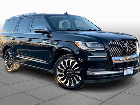 Used 2022 Lincoln Navigator Black Label image 2