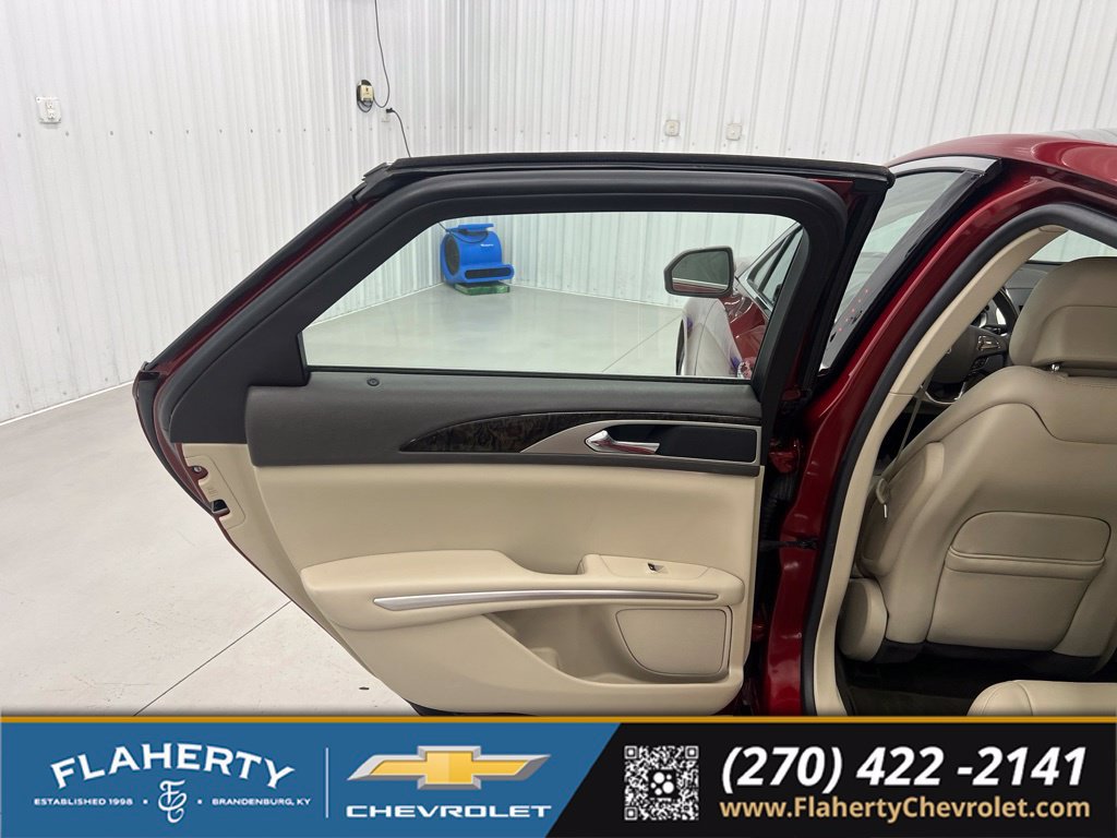 Used 2016 Lincoln MKZ w/ Equipment Group 300A Reserve FWD image 10