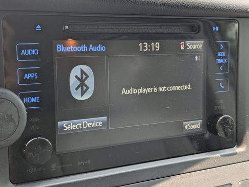 Used 2017 Toyota Sienna XLE FWD image 32