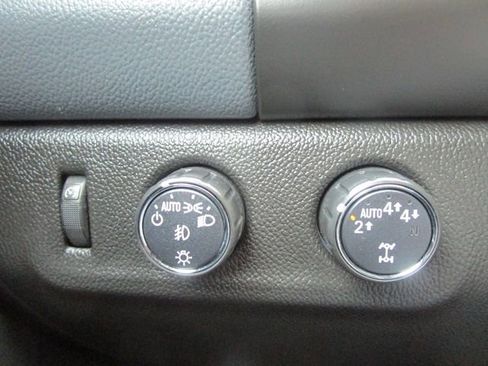 Used 2018 Chevrolet Colorado Z71 AWD/4WD image 12