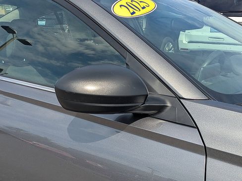 Used 2025 Nissan Altima 2.5 SV FWD image 11