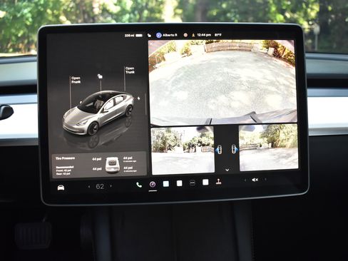 Used 2022 Tesla Model 3 Standard Range image 33