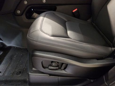 Used 2025 Land Rover Defender 110 S image 25