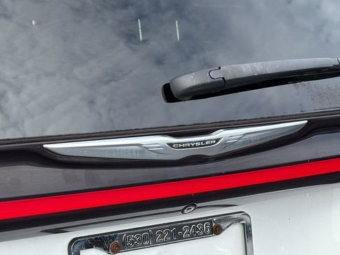 Used 2022 Chrysler Pacifica Touring-L w/ Uconnect Theater Family Group image 11