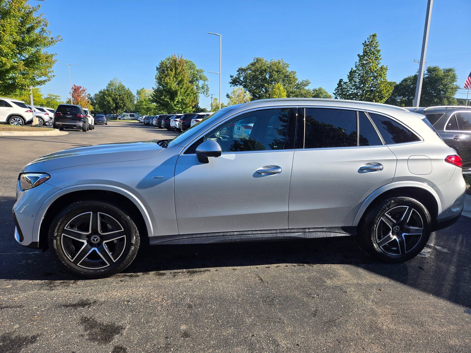 Used 2025 Mercedes-Benz GLC 350e 4MATIC image 2