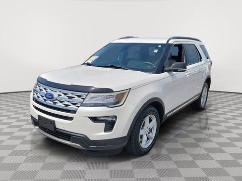 Used 2019 Ford Explorer XLT w/ Equipment Group 202A FWD image 3