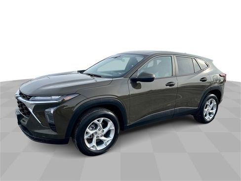 Certified 2024 Chevrolet Trax LS w/ LS Convenience Package image 1