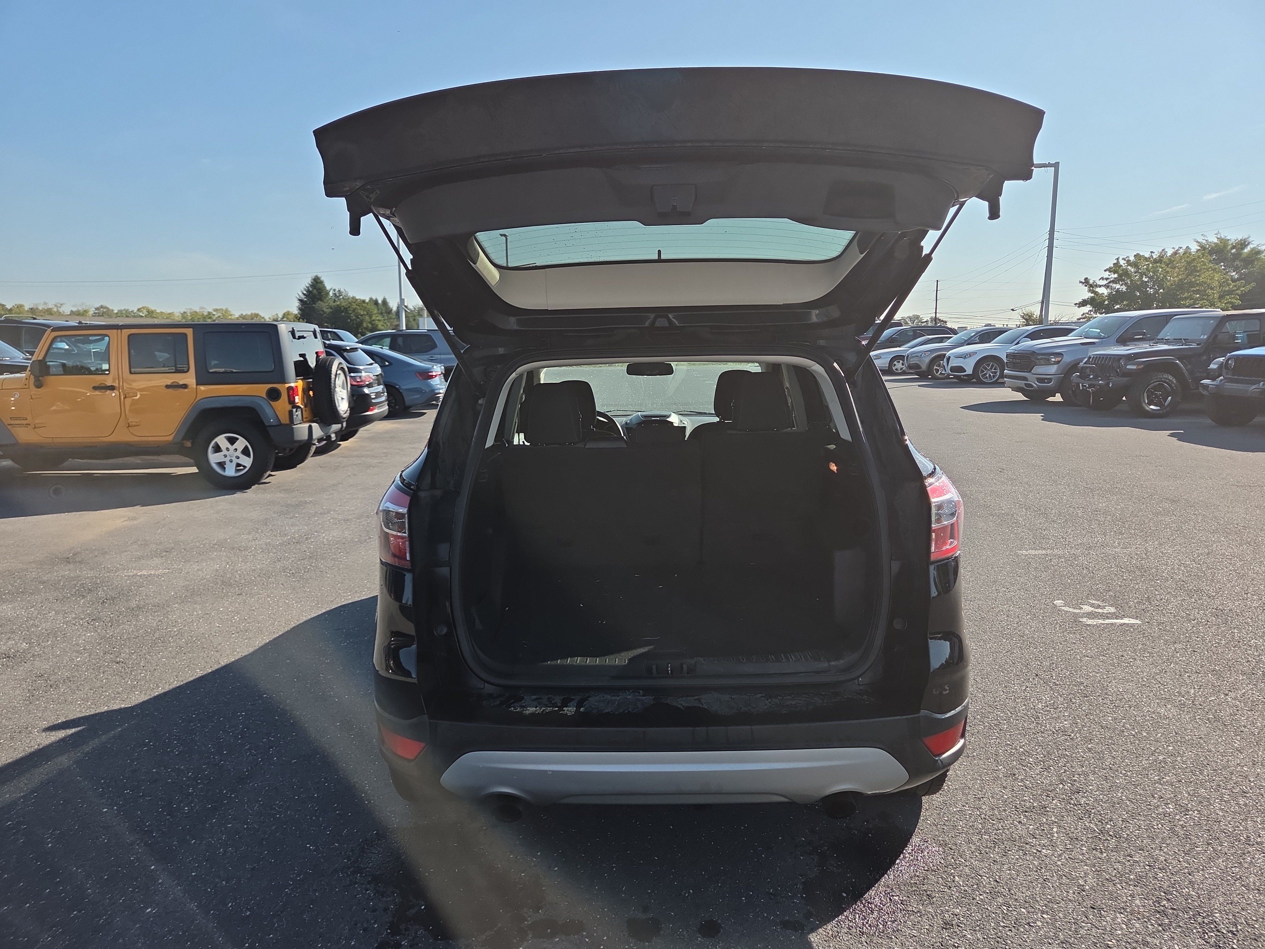 Used 2018 Ford Escape SE w/ Ford Safe & Smart Package AWD/4WD image 25
