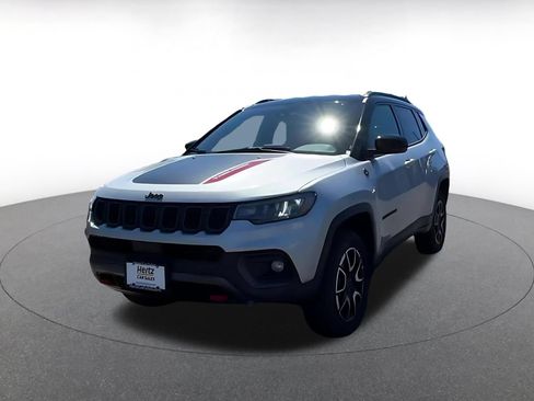 Used 2025 Jeep Compass Trailhawk AWD/4WD image 4