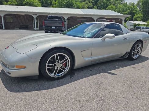 Used 2004 Chevrolet Corvette Coupe w/ Preferred Equipment Group RWD image 1