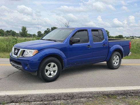 Used 2012 Nissan Frontier SV w/ SV Premium Utility Pkg RWD image 2