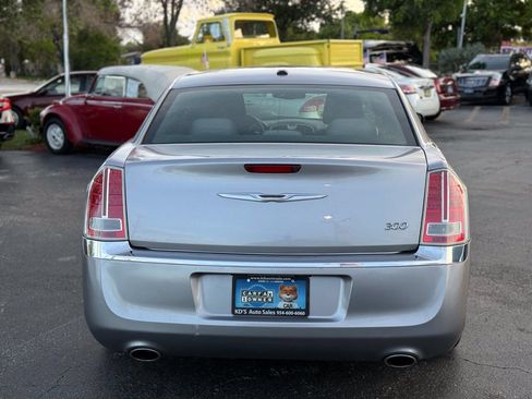 Used 2011 Chrysler 300 RWD image 6