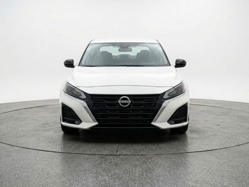 Used 2025 Nissan Altima 2.5 SV image 2