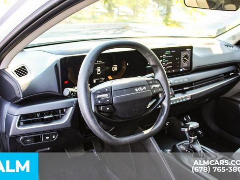 Used 2025 Kia K4 LXS image 31