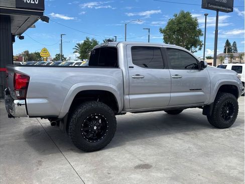 Used 2018 Toyota Tacoma SR5 RWD image 41