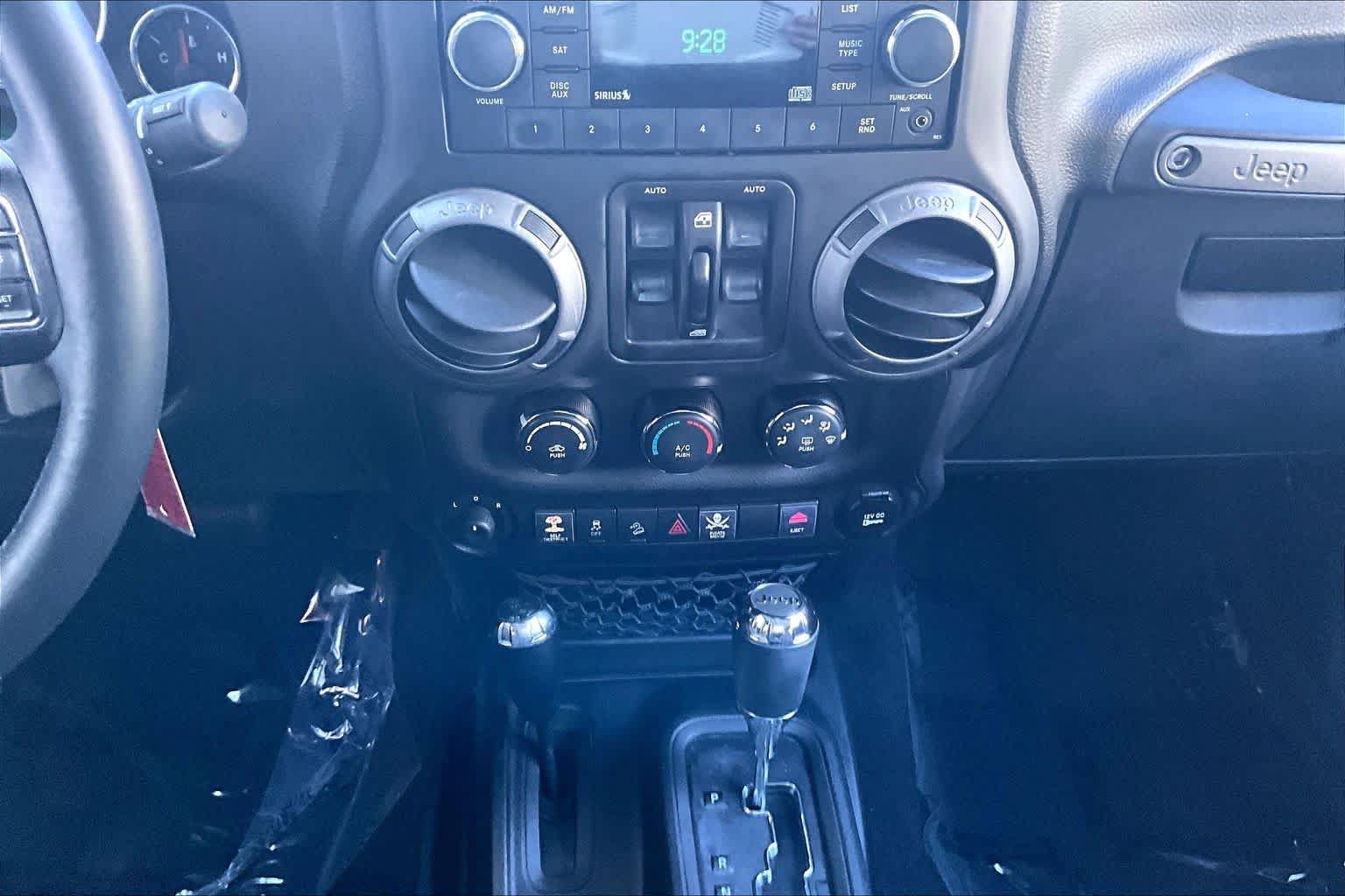 Used 2014 Jeep Wrangler Unlimited Sport w/ Quick Order Package 24S AWD/4WD image 33