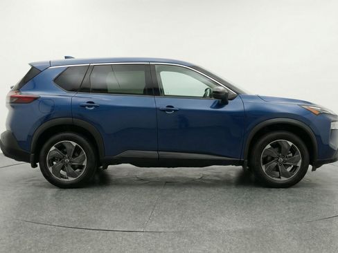 Used 2025 Nissan Rogue SV FWD image 11