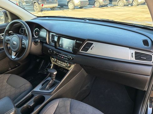 Used 2019 Kia Niro LX image 26