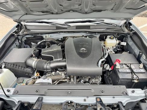 Used 2020 Toyota Tacoma TRD Off-Road AWD/4WD image 29