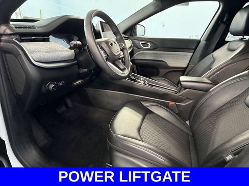 Used 2025 Jeep Compass Latitude w/ Sun & Sound Group AWD/4WD image 7