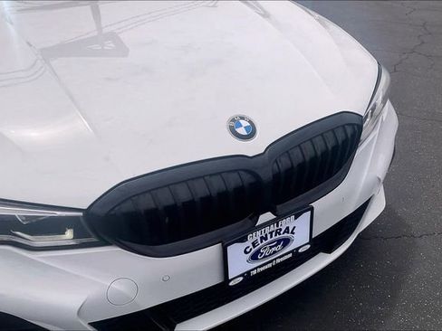 Used 2020 BMW 330i Sedan w/ M Sport Package RWD image 28
