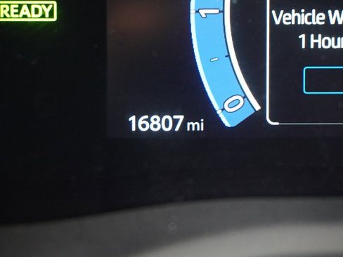 Certified 2025 Toyota Camry SE image 3