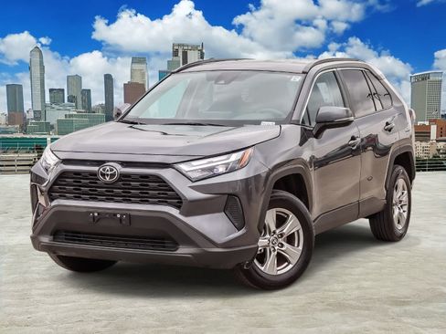 Used 2025 Toyota RAV4 XLE AWD/4WD image 1